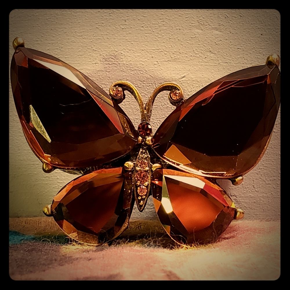 Jeweled Butterfly Magnetic Trinket Box
